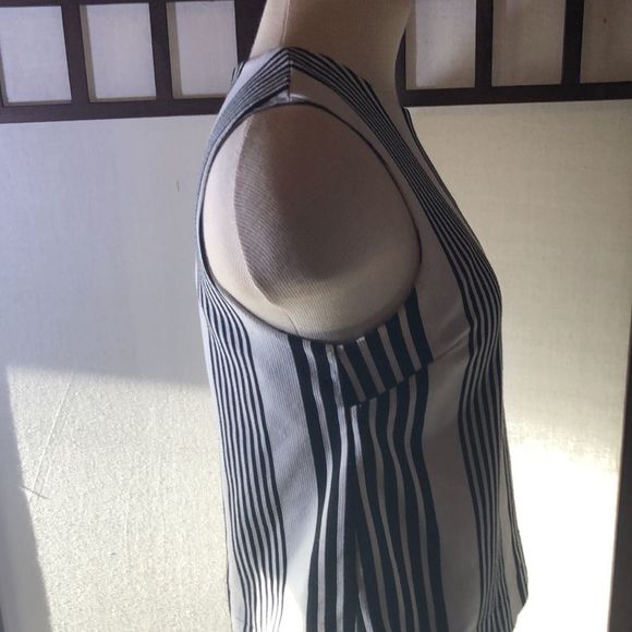 Bleuh Ciel size small sleeveless top.  Exposed zipper. Black and white stripes - Picture 5 of 12